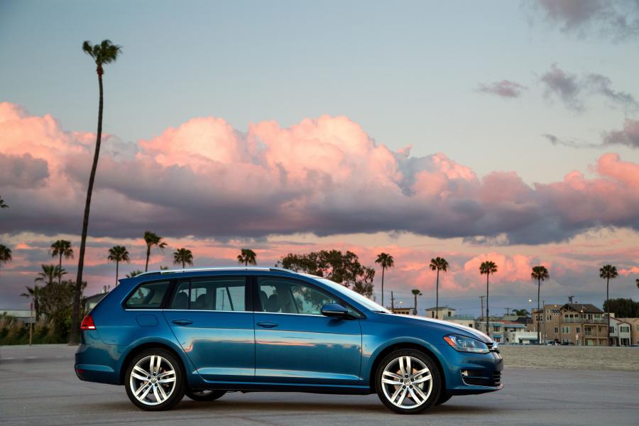  Volkswagen Golf SportWagen 2015 года  (US) (фото 13 из 25)
